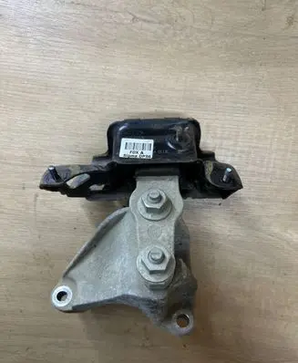 Ford Ecosport Engine mount bracket