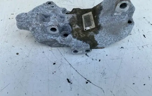 Volvo V40 Generator/alternator bracket P31670108