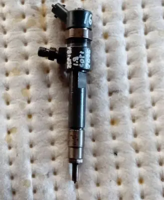 Opel Zafira B Fuel injector 0445110185