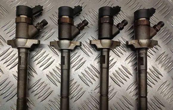 Volvo V50 Fuel injectors set 0445110259