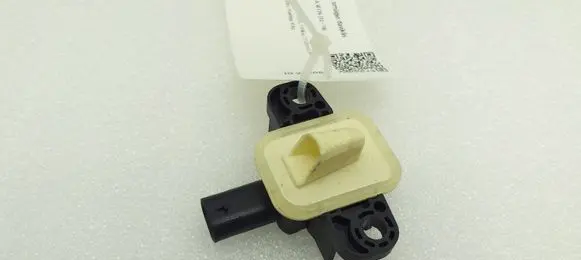 Mercedes-Benz A W176 Airbag deployment crash/impact sensor A1668210351 56054084AA