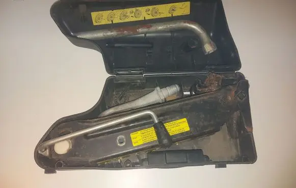 Audi A6 Allroad C5 Tool set 4Z7012113 4B0805616A