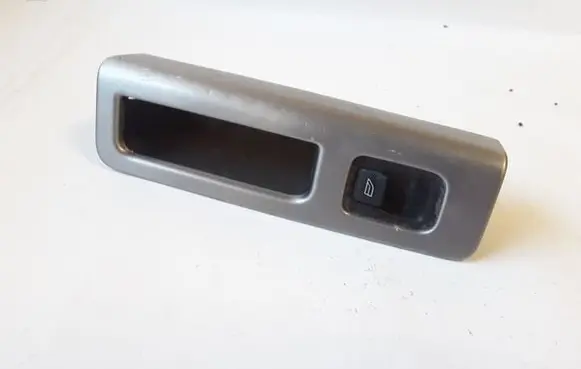 Volvo V50 Electric window control switch 8663819