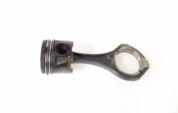 Mercedes-Benz E C207 W207 Piston with connecting rod 8370