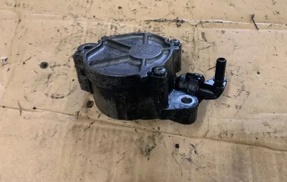 Ford Focus Vacuum pump D1561B