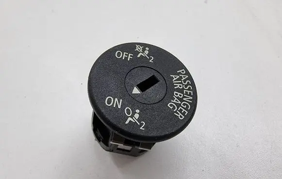 Passenger airbag on/off switch