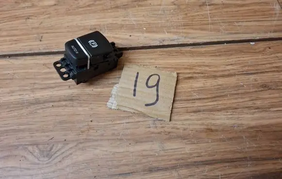 BMW 5 G30 G31 G38 Hand parking brake switch 9109311