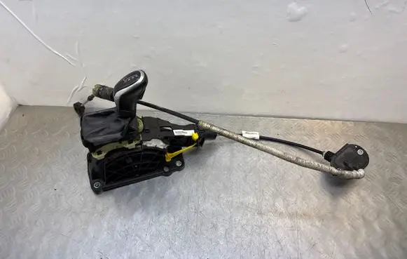 Volvo V70 Gear shifter/selector 31367685
