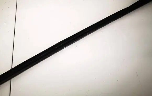 Seat Ibiza III (6L) Front door glass trim molding 6L4837472C