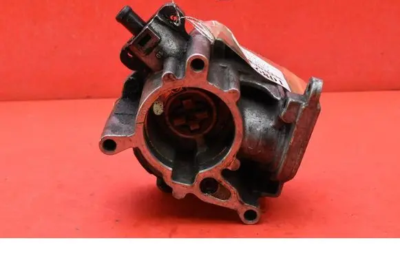 Audi Q5 SQ5 8R Vacuum pump 06J145100