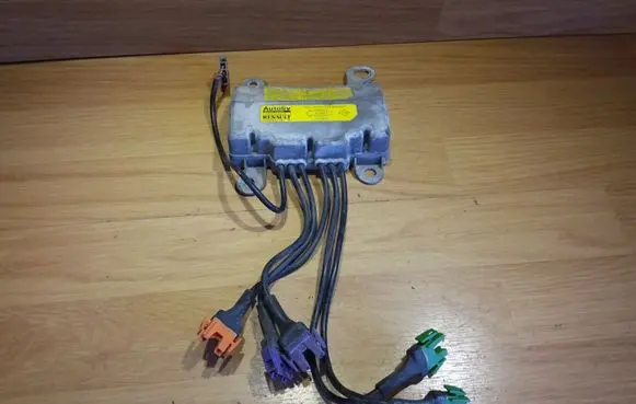 Renault Laguna I Airbag control unit/module 550323000 7700842191
