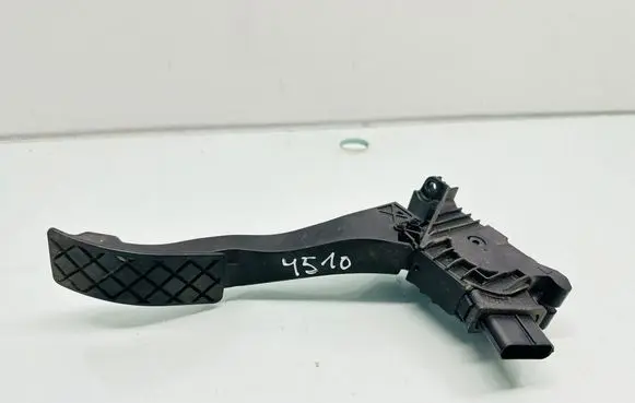 Volkswagen Touran III Accelerator throttle pedal 5Q1723503J 6PV01062113
