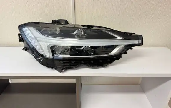 Volvo XC60 Headlight/headlamp 32133549