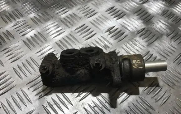 Master brake cylinder