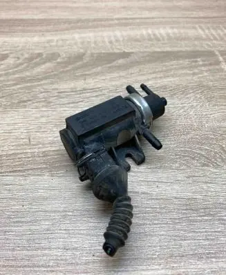 Volkswagen PASSAT B5 Turbo solenoid valve 1H0906627