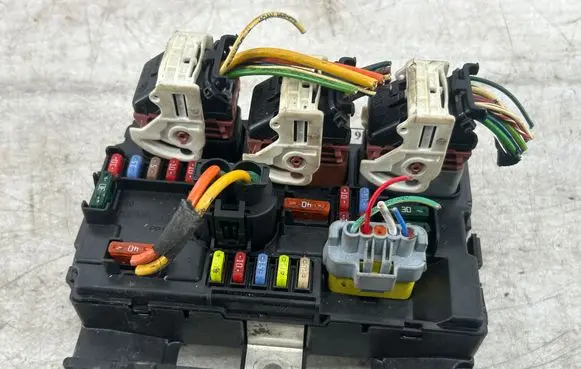 Peugeot 308 BSM Control unit 9667199780