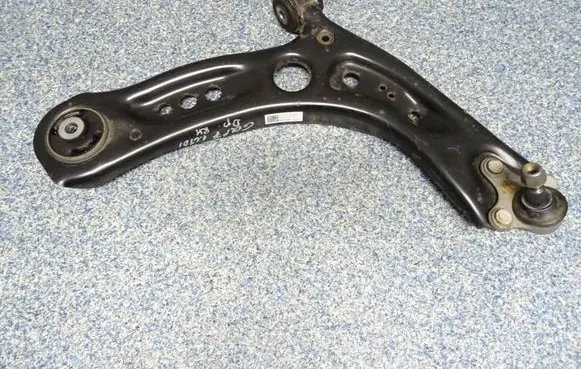 Volkswagen Golf VII Front lower control arm/wishbone 5Q0407152J