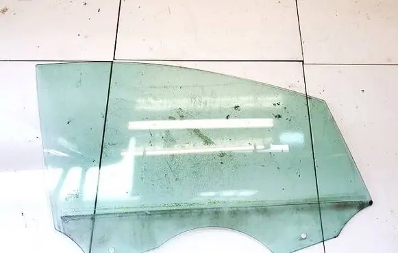 Ford Grand C-MAX Front door window glass four-door DOT682AS2M3240
