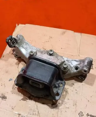 Peugeot 308 SW Engine mount bracket 9636845880 9636270080 9636583980