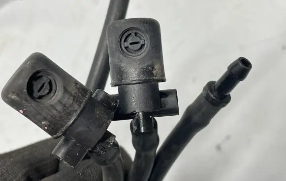 Opel Mokka Windshield washer spray nozzle 401164776