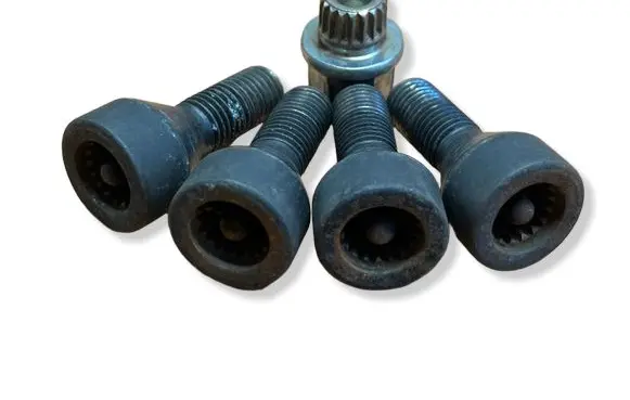 BMW 1 E82 E88 Anti-theft wheel nuts and lock 6776076