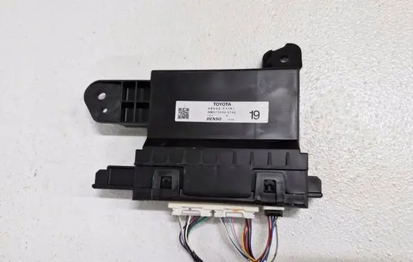 Toyota C-HR I Fan control module 88650-F4181