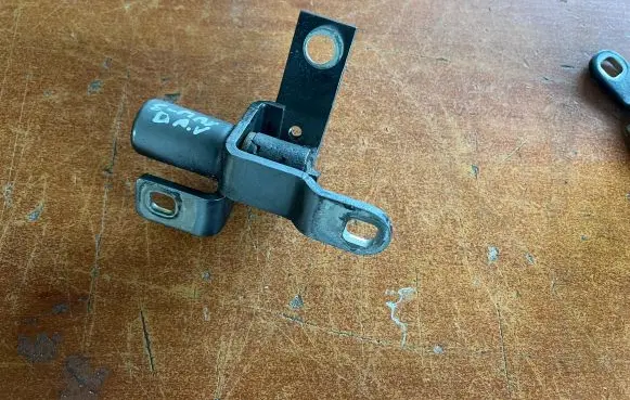 Ford S-MAX Front door upper hinge