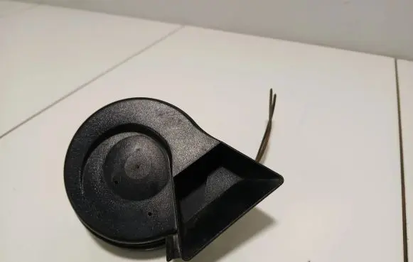 Audi A4 S4 B7 8E 8H Horn signal 007728 8657625 E1000233