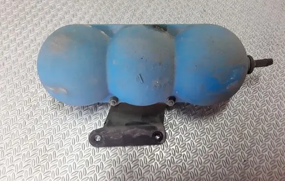 Vacuum air tank