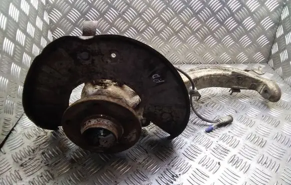 Volkswagen Touareg I Front wheel hub