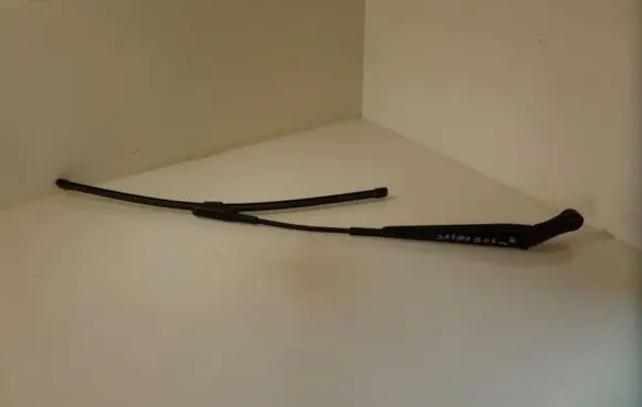 Opel Zafira B Windshield/front glass wiper blade 13145565