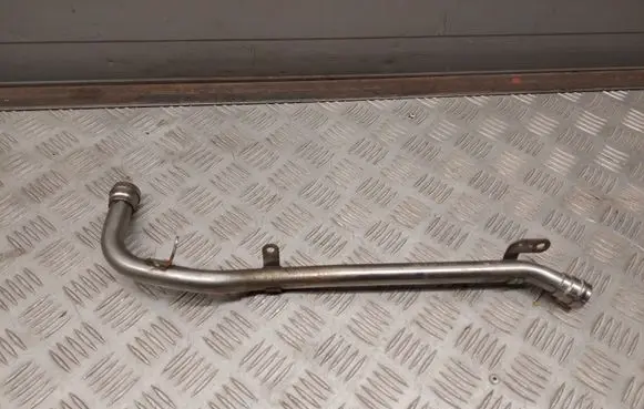 Audi Q7 4M Engine coolant pipe/hose 06E131831S