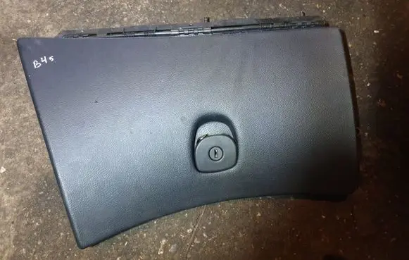 Alfa Romeo 156 Glove box