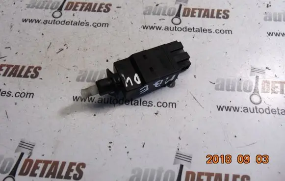 Mercedes-Benz E W211 Brake pedal sensor switch A0015454009