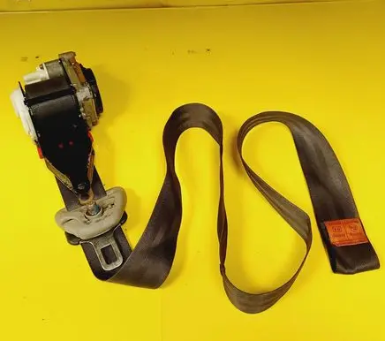 Rear seatbelt