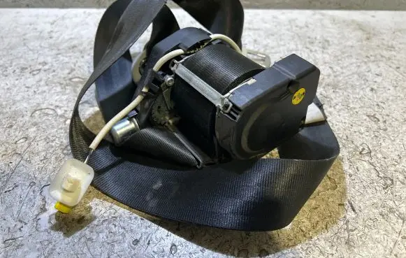 Volkswagen Caddy Front seatbelt 2K5857806B 34158544 040941