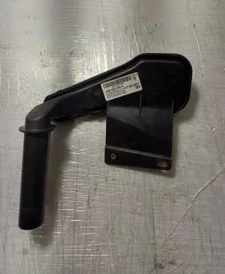 Porsche Macan (95B) Window washer liquid tank fill tube 95B955449A 2021091711051