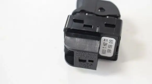 Volkswagen PASSAT B6 Electric window control switch 8V0959855