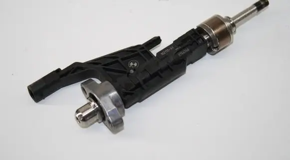 BMW X1 U11 Fuel injector 8744746