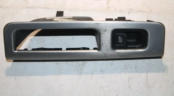Volvo V50 Electric window control switch 8663813 A1817