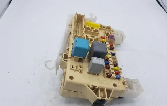 Toyota Corolla Verso E121 Fuse module 892210F010 5010533974