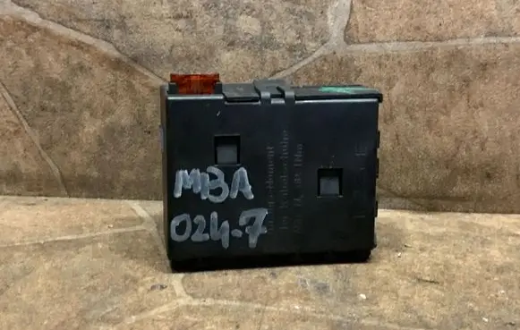 Mercedes-Benz SL R230 Fuse box set A2305450101
