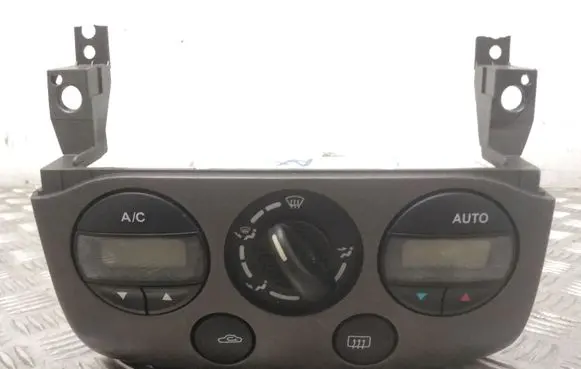 Nissan Primera Climate control unit 275109F600