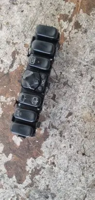 Mercedes-Benz A W168 Wing mirror switch 1688203610 33010901