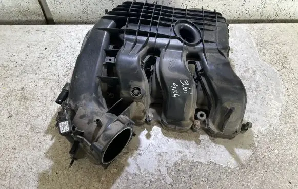 Dodge Challenger Intake manifold 511124