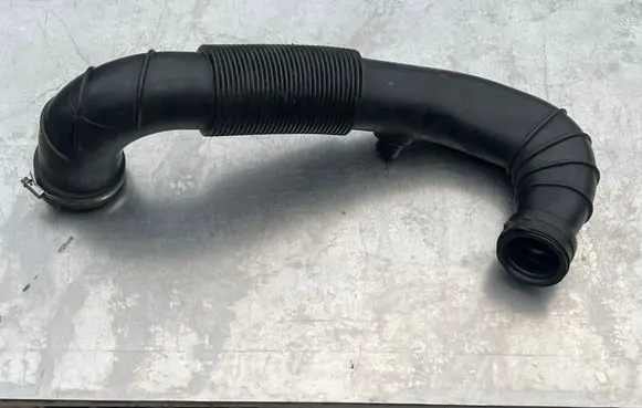 Coolant pipe/hose