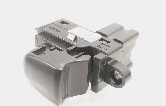 Nissan Juke I F15 Electric window control switch