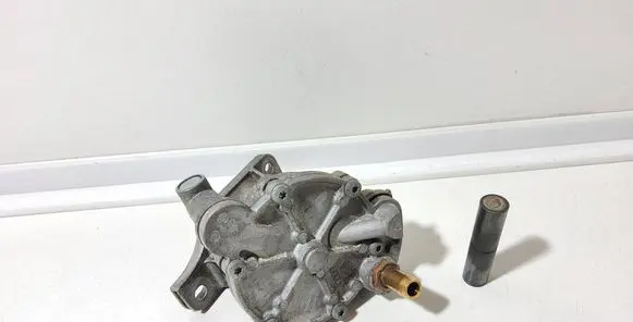 Volkswagen Transporter - Caravelle T4 Vacuum pump 074145100A