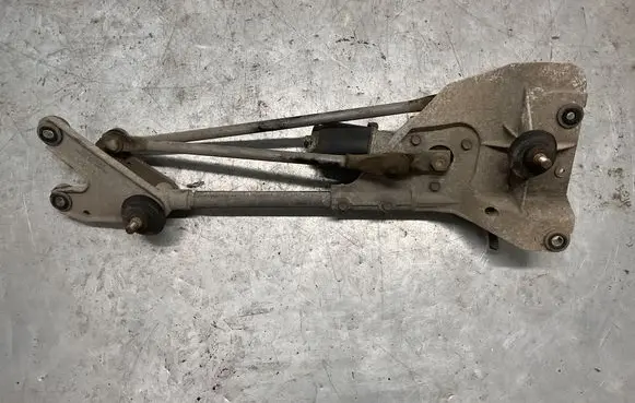 Nissan X-Trail T30 Front wiper linkage and motor