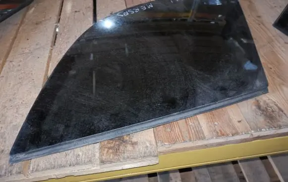 Mercedes-Benz ML W163 Rear side window A1636700312